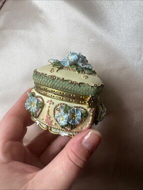 🪻🌷 Garden Serenades Trinket Box